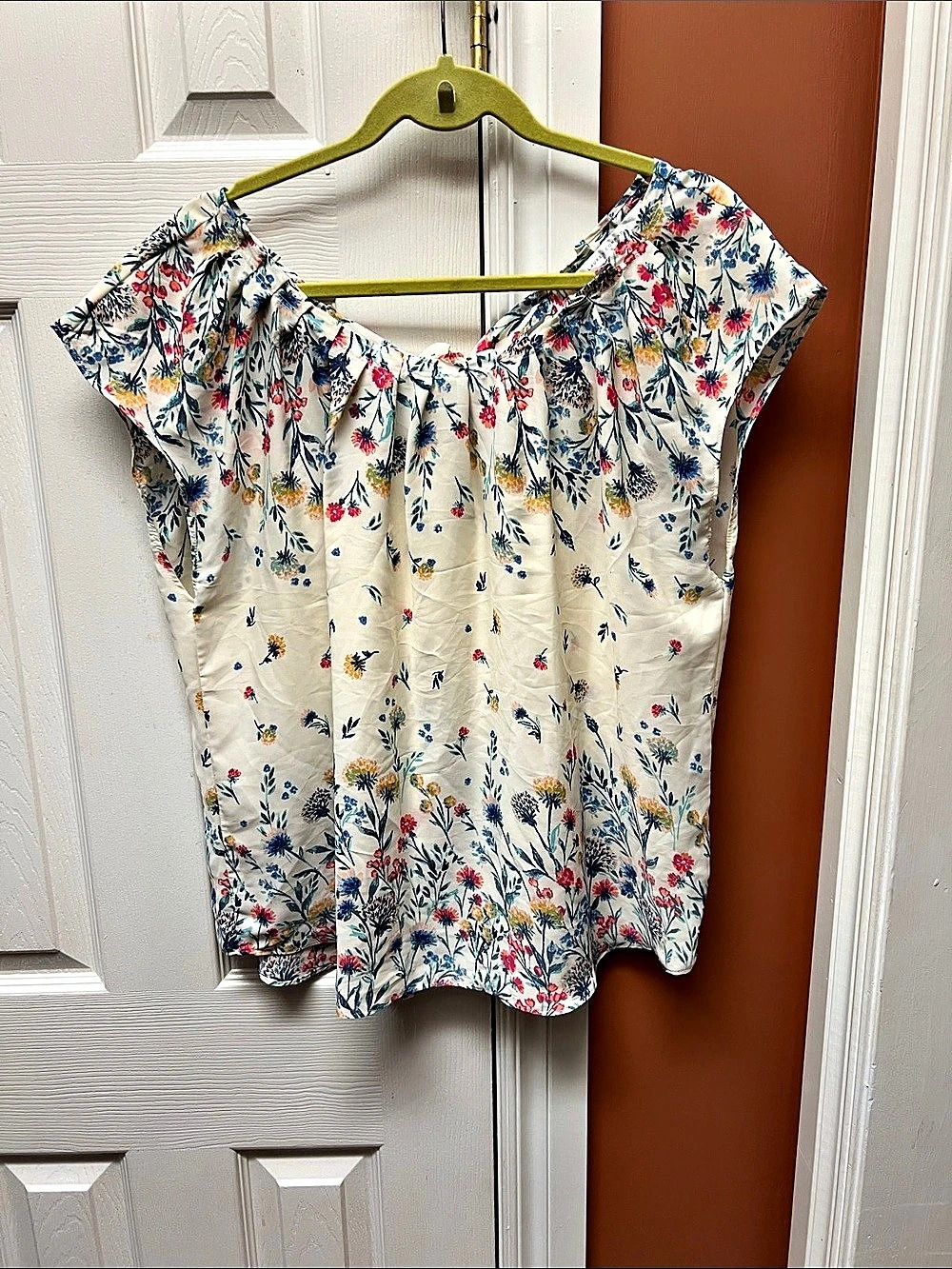 Lauren Conrad Floral Blouse in White & Blue Size XL